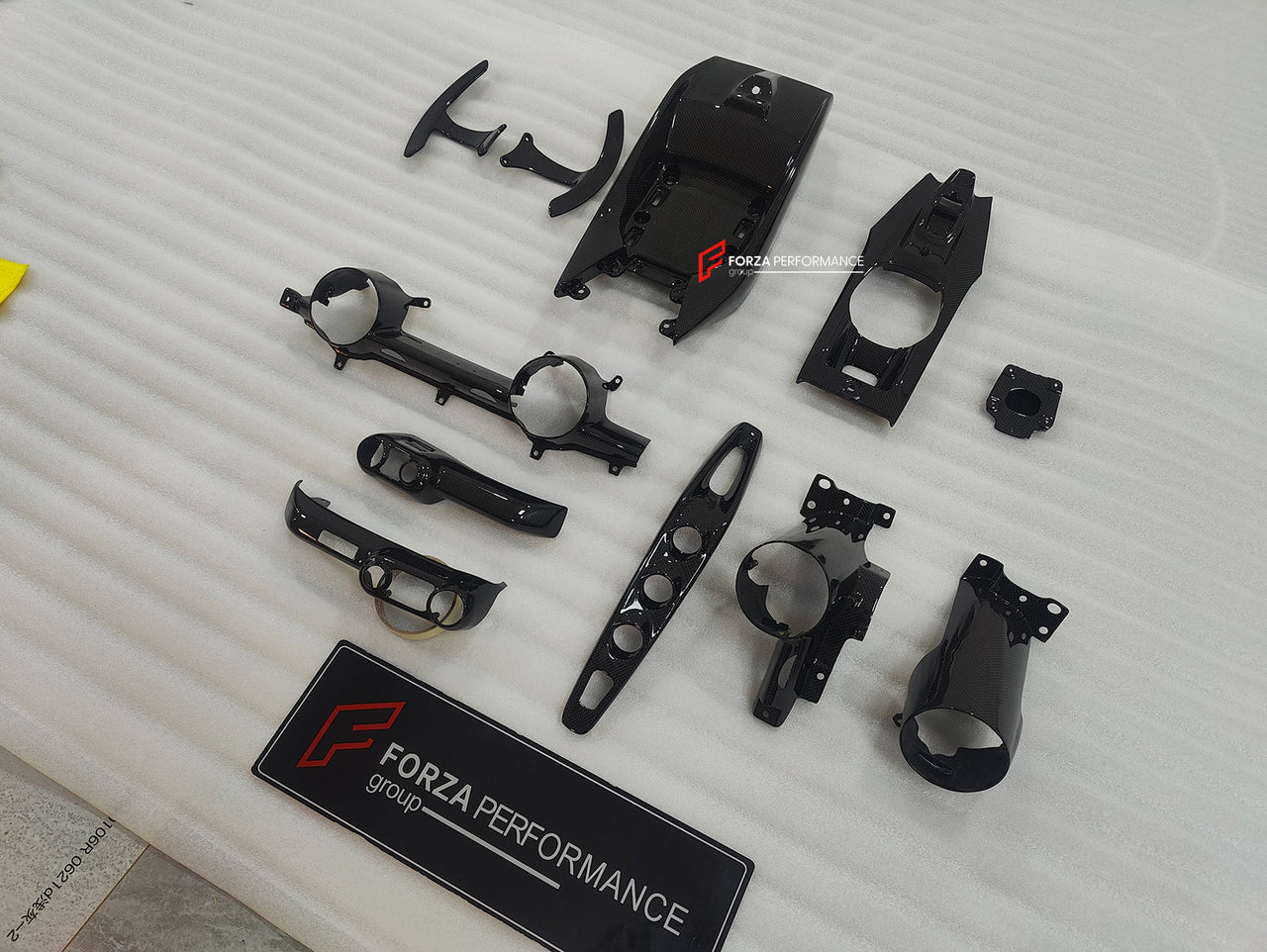 OEM DRY CARBON INTERIOR PARTS for FERRARI 812 SUPERFAST | GTS 2017 +
Set includes:
Dashboard Trims
Shift Paddles
Centre Console Box
Material: Dry Carbon
Note: Professional installation is required.
Contact us for pricing.