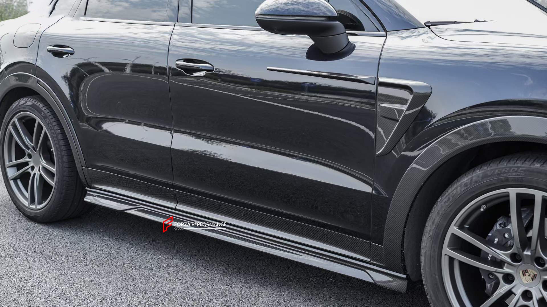 DRY CARBON BODY KIT FOR PORSCHE CAYENNE 9Y 2018-2023