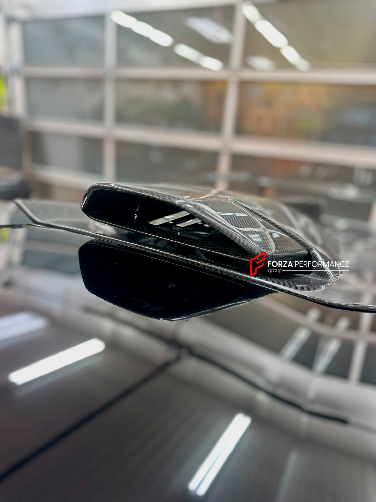 CARBON FIBER REAR ENGINE HOOD COVER for LAMBORGINI HURACAN LP580 LP610 EVO  Set include:   Rear Engine Hood Material: Dry carbon fiber
