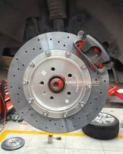 REPLACEMENT CCB CARBON CERAMIC BRAKE DISK ROTORS for AUDI S8 D4 2012 - 2014

Forza Performance Group offers various types of big brake kits, all types of aftermarket brake calipers, as well as genuine original brands of all types, such as AP Racing, Brembo, Akebono, AMG, M Performance, Audi, Porsche, Lamborghini, Toyota TRD, etc.

In the photos above you can see an installed Forza Performance Group set of carbon ceramic discs for the AUDI S8 D4 2012 - 2014 with 400mm/370mm brake rotors.

Material: Carbon Ce