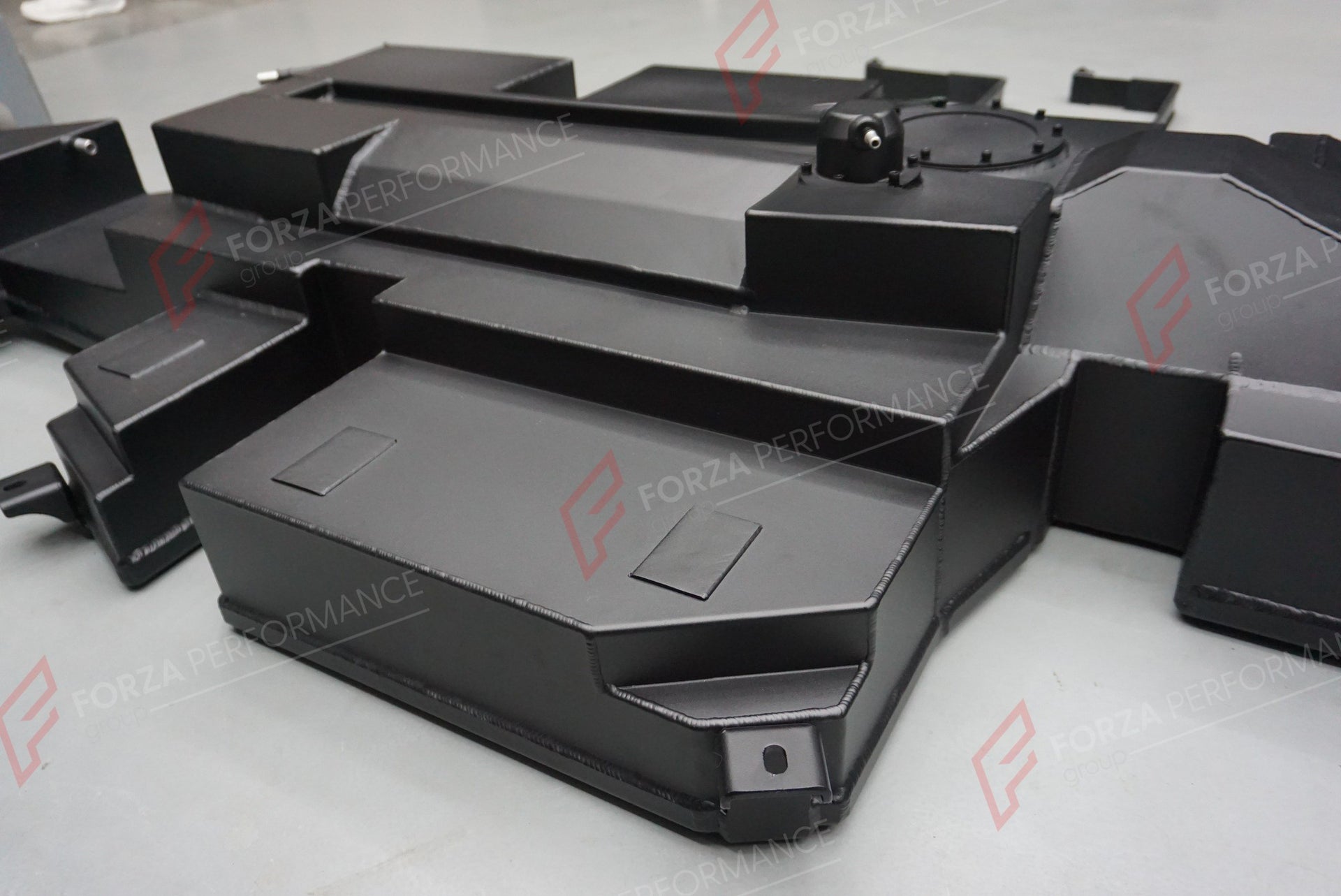 REPLACEMENT LONG RANGE FUEL TANK SYSTEM 160L, +90L (EXTRA 24 GAL) EXTENDED RANGE for TOYOTA HIACE 3.5L SWB LOW-ROOF 2019+