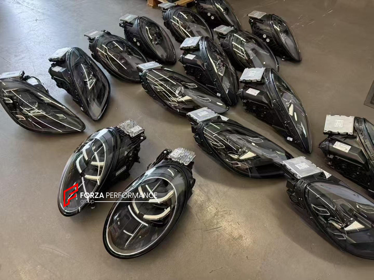 LED MATRIX HEADLIGHTS for PORSCHE 911 992.2 2025+

Set includes:

Headlights

Note: Professional installation is required. Professional electrician is required.