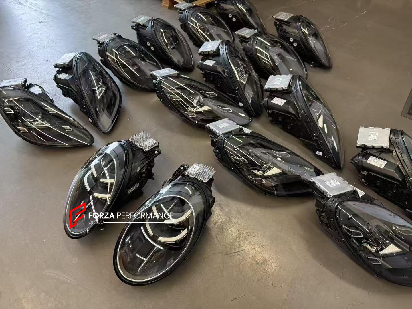 LED MATRIX HEADLIGHTS for PORSCHE 911 992.2 2025+

Set includes:

Headlights

Note: Professional installation is required. Professional electrician is required.