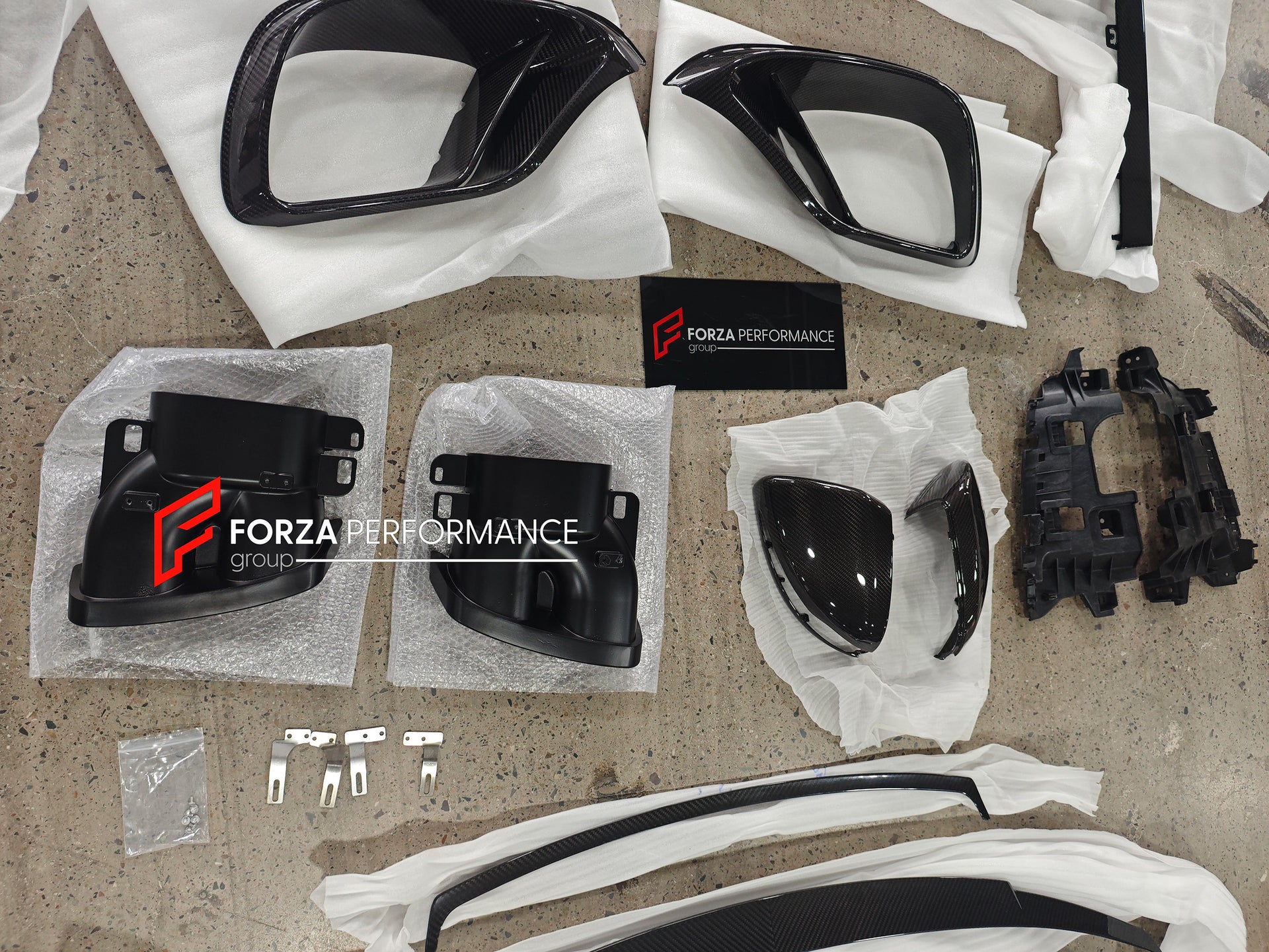 ROCKET 900 Carbon Body Kit For Mercedes Benz E Class E63 AMG W213 2017-2020  Set include:   Front Lip Front Bumper Air Vents Mirror Covers Engine Cover Exhasut Tips Rear Diffuser With LED Light Rear Spoiler/Wing Material: Carbon  NOTE: Professional installation is required