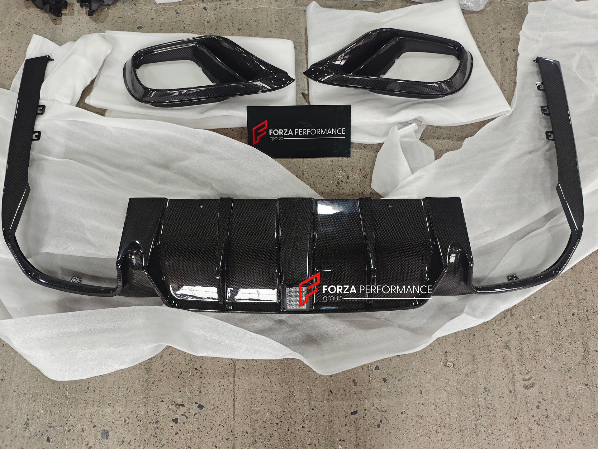 ROCKET 900 Carbon Body Kit For Mercedes Benz E Class E63 AMG W213 2017-2020  Set include:   Front Lip Front Bumper Air Vents Mirror Covers Engine Cover Exhasut Tips Rear Diffuser With LED Light Rear Spoiler/Wing Material: Carbon  NOTE: Professional installation is required