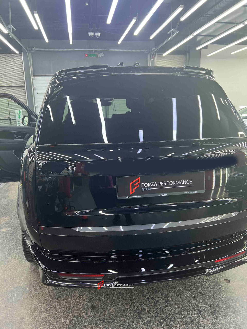 AUTHENTIC PARADIGM RONIN DESIGN CARBON BODY KIT FOR LAND ROVER RANGE R