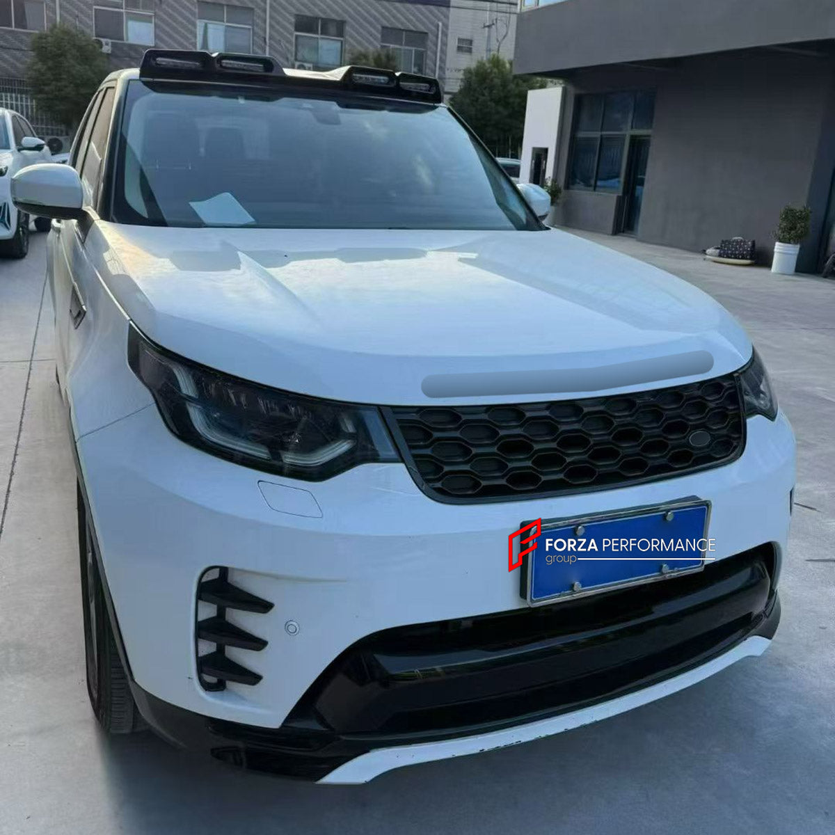 ROOF LIGHT BAR for LAND ROVER DISCOVERY 5 L462 2016 - 2021

Set includes:
Roof Light Bar

Material: Plastic

NOTE: Professional installation is required.