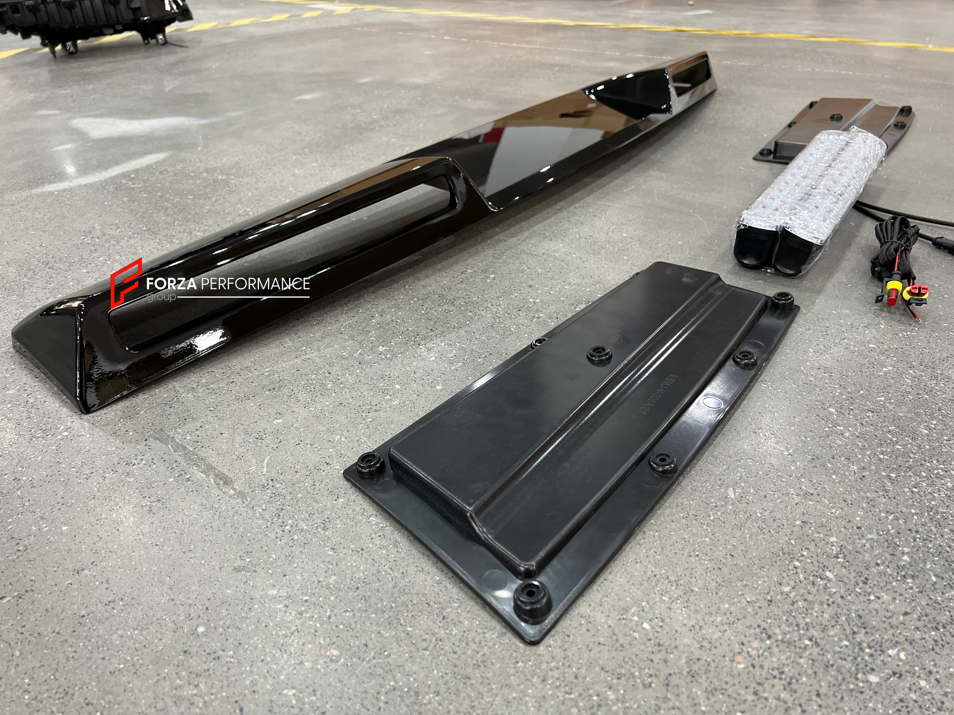 


ROOF SPOILER with LED BAR for MERCEDES BENZ V CLASS VITO 2016+

Set includes:

Front Roof Spoiler With Led Bar

Material: PP+ABS

Note: Professional installation is required.