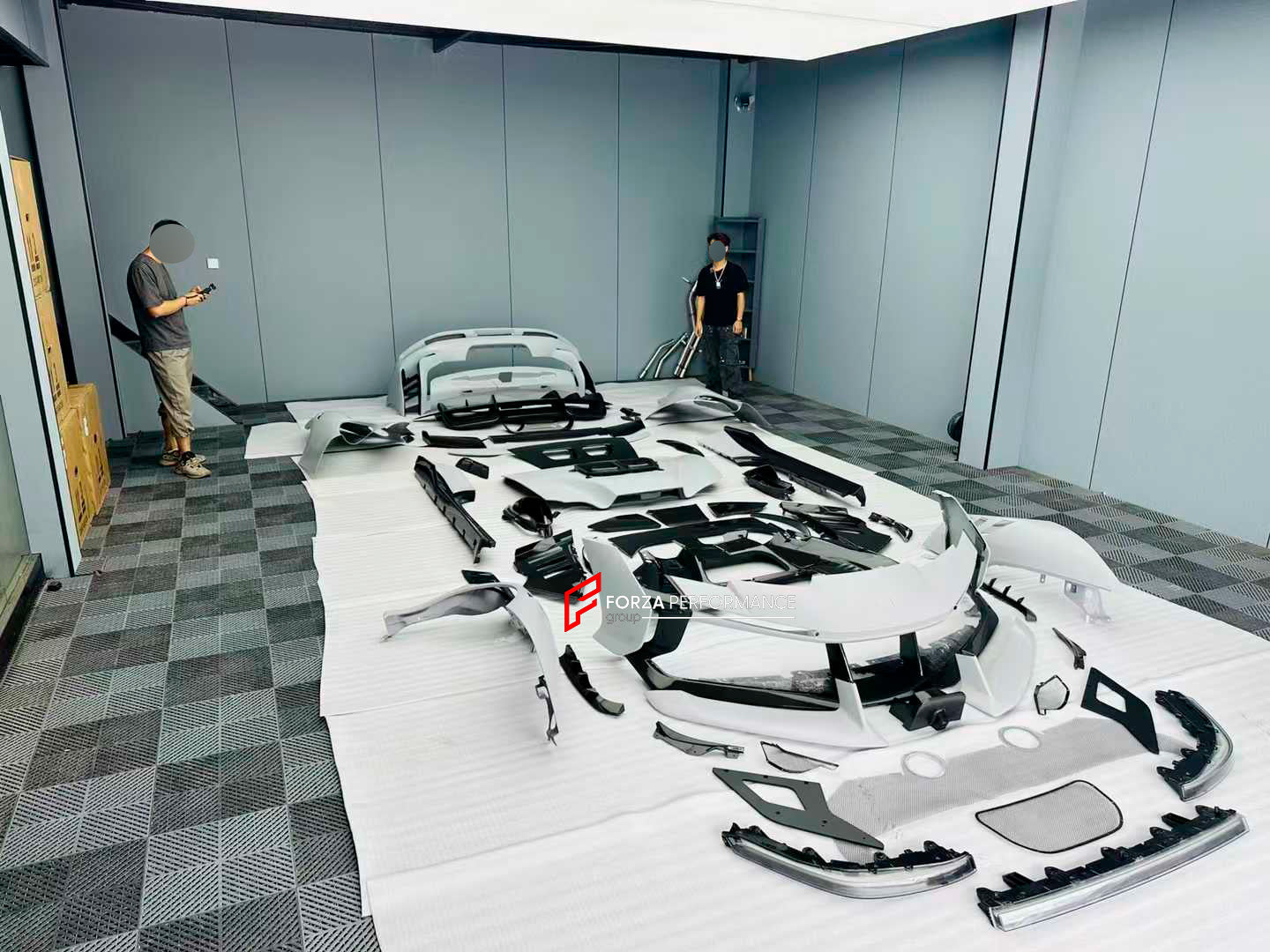 SF90 XX STYLE DRY CARBON BODY KIT for FERRARI SF90

Set includes:

Front Lip
Front Bumper
Hood
Side Fenders
Side Skirts
Rear Spoiler
Rear Bumper
Rear Diffuser

Material: Dry Carbon

Note: Professional installation is required.