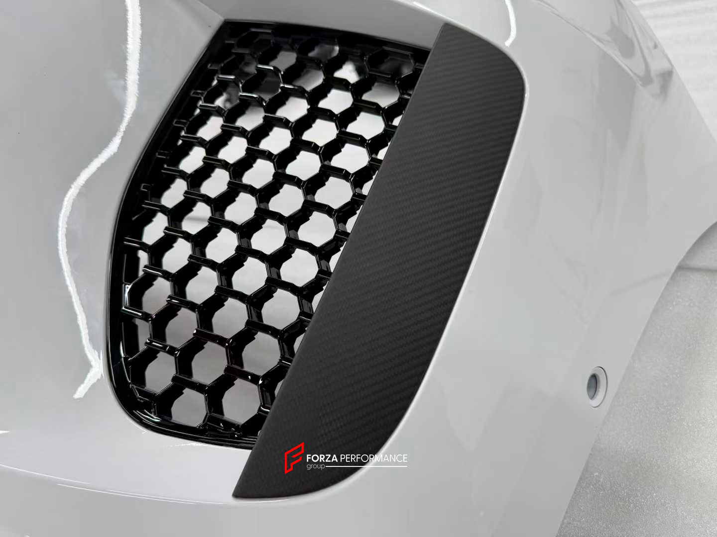 SV DRY CARBON BODY KIT for LAND ROVER RANGE ROVER SPORT L461 2022+

Set includes:


Front Lip
Front Bumper Assembly

Front Grille
Hood / Bonnet
Side Skirts
Roof Spoiler
Rear Bumper
Rear Diffuser
Exhaust Tips

Additionally: for an extra price you can order a set of forged wheels from us.

Material: Carbon Fiber