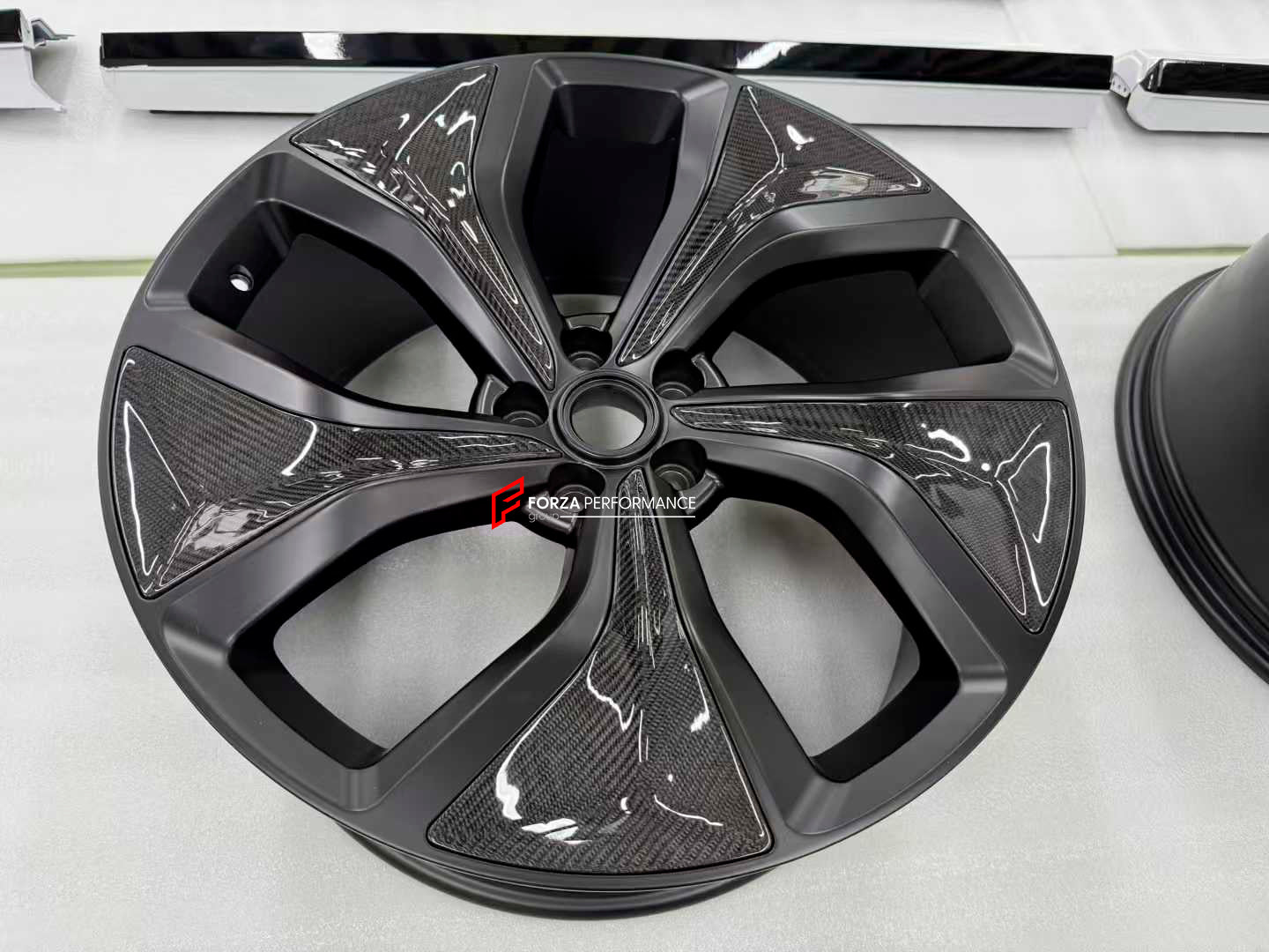 SV DRY CARBON BODY KIT for LAND ROVER RANGE ROVER SPORT L461 2022+

Set includes:


Front Lip
Front Bumper Assembly

Front Grille
Hood / Bonnet
Side Skirts
Roof Spoiler
Rear Bumper
Rear Diffuser
Exhaust Tips

Additionally: for an extra price you can order a set of forged wheels from us.

Material: Carbon Fiber