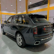 Tail Lights for Rolls Royce Cullinan Series II Facelift 2025+
Set includes:

Tail Lights
Material: Plastic

NOTE: Professional installation is required.