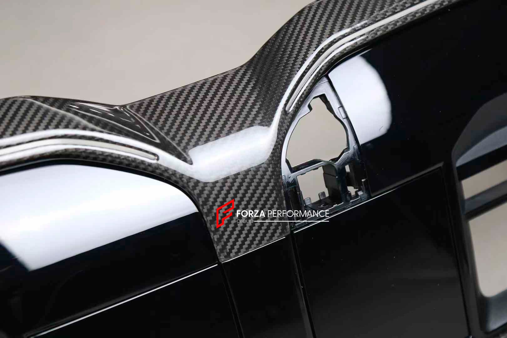 UPGRADE DRY CARBON FRONT GRILLE for BMW 5 SERIES G60 G68 2023+

Set includes:


Front Grille&nbsp;


Material: Carbon Fiber with Plastic

Note: Professional installation is required.