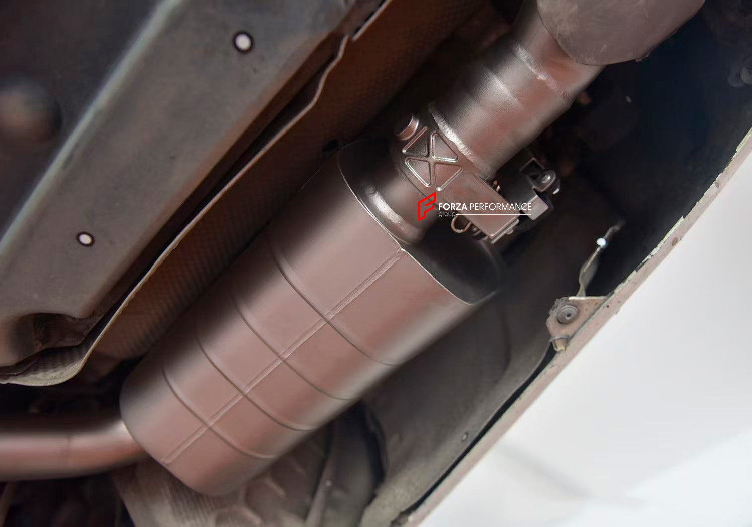 VALVED EXHAUST CATBACK MUFFLER for MERCEDES BENZ C218 CLS 350 2011 - 2014

Valved exhaust, meaning that has remote, controlled valves - allowing a switch between an aggressive loud sports sound and a sound that is closer to the OEM sound

Set includes:

Center Pipes
Exhaust Tips
Muffles with Valves
Valve Control Box with Remote Control (you may also reuse your factory exhaust valve motors)

Factory exhaust tips must be reused

Material: Stainless steel ( for an extra cost we can make titanium )

Optio