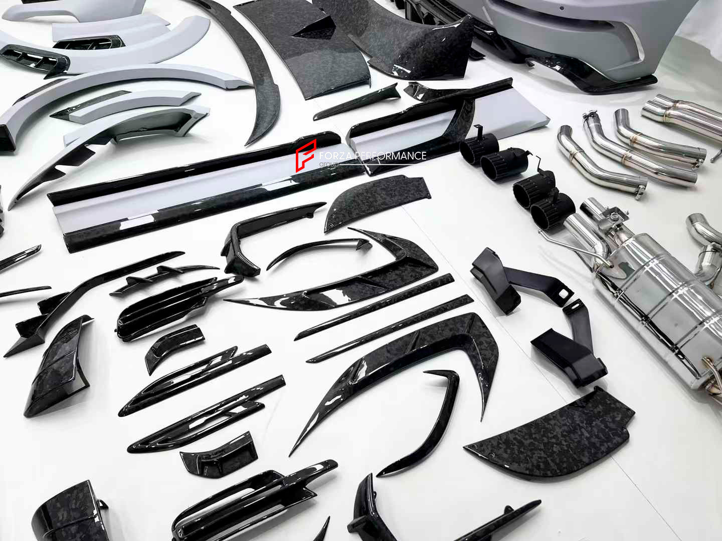 WIDE CARBON BODY KIT FOR BENTLEY BENTAYGA W12 2020+

Set includes:

Front bumper assembly
Hood / Bonnet
Carbon Mirror Covers
Front Fender Flares
Side Skirts
Roof Spoiler
Rear Spoiler
Rear Fender Flares
Rear Bumper Assembly

Rear Diffuser

Material: Dry carbon

NOTE: Professional installation is required.