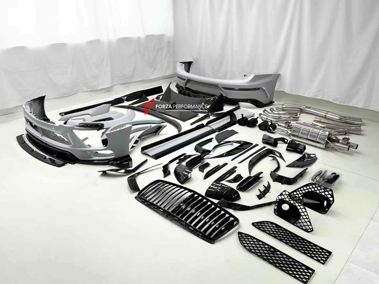 WIDE CARBON BODY KIT FOR BENTLEY BENTAYGA W12 2020+

Set includes:

Front bumper assembly
Hood / Bonnet
Carbon Mirror Covers
Front Fender Flares
Side Skirts
Roof Spoiler
Rear Spoiler
Rear Fender Flares
Rear Bumper Assembly

Rear Diffuser

Material: Dry carbon

NOTE: Professional installation is required.