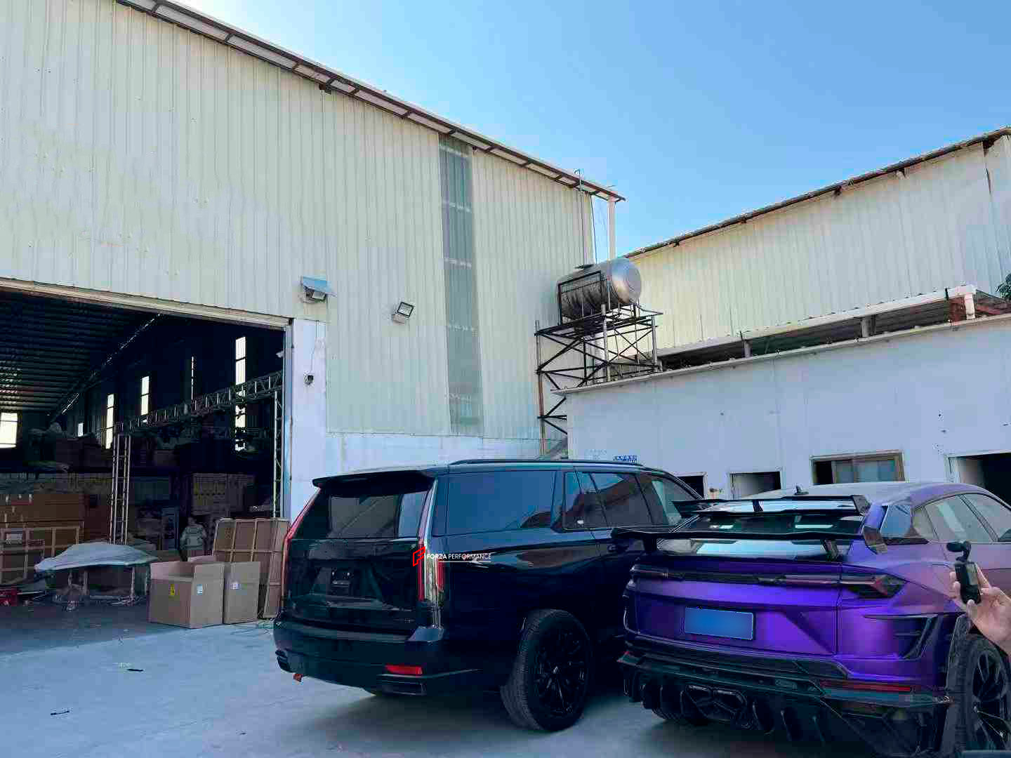 WIDE BODY KIT for CADILLAC ESCALADE 2021 - 2024

Set includes:


Front Lip
Front Grille Cover
Roof Spoiler
Rear Diffuser
Exhaust Tips

Material:Carbon Fiber

Note: Professional installation is required.

CONTACT US FOR PRICING&nbsp;