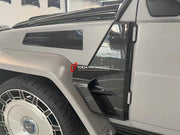 طقم هيكل عريض لـ Mercedes-Benz G-CLASS W463A W464 G63 2018+  مجموعة تشمل:  هود / بونيه المصد الأمامي مصابيح أمامية LED DRL كاناردز الأمامية شريط LED بالسقف الأمامي حاجز مشاعل المصدات الجانبية فتحات هواء جانبية أغطية الأبواب الديكورات الجانبية التنانير الجانبية الصدام الخلفي