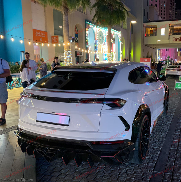 DRY CARBON FIBER TRUNK PANEL BETWEEN TAIL LIGHTS for LAMBORGHINI URUS 2018+ - Forza Performance Group