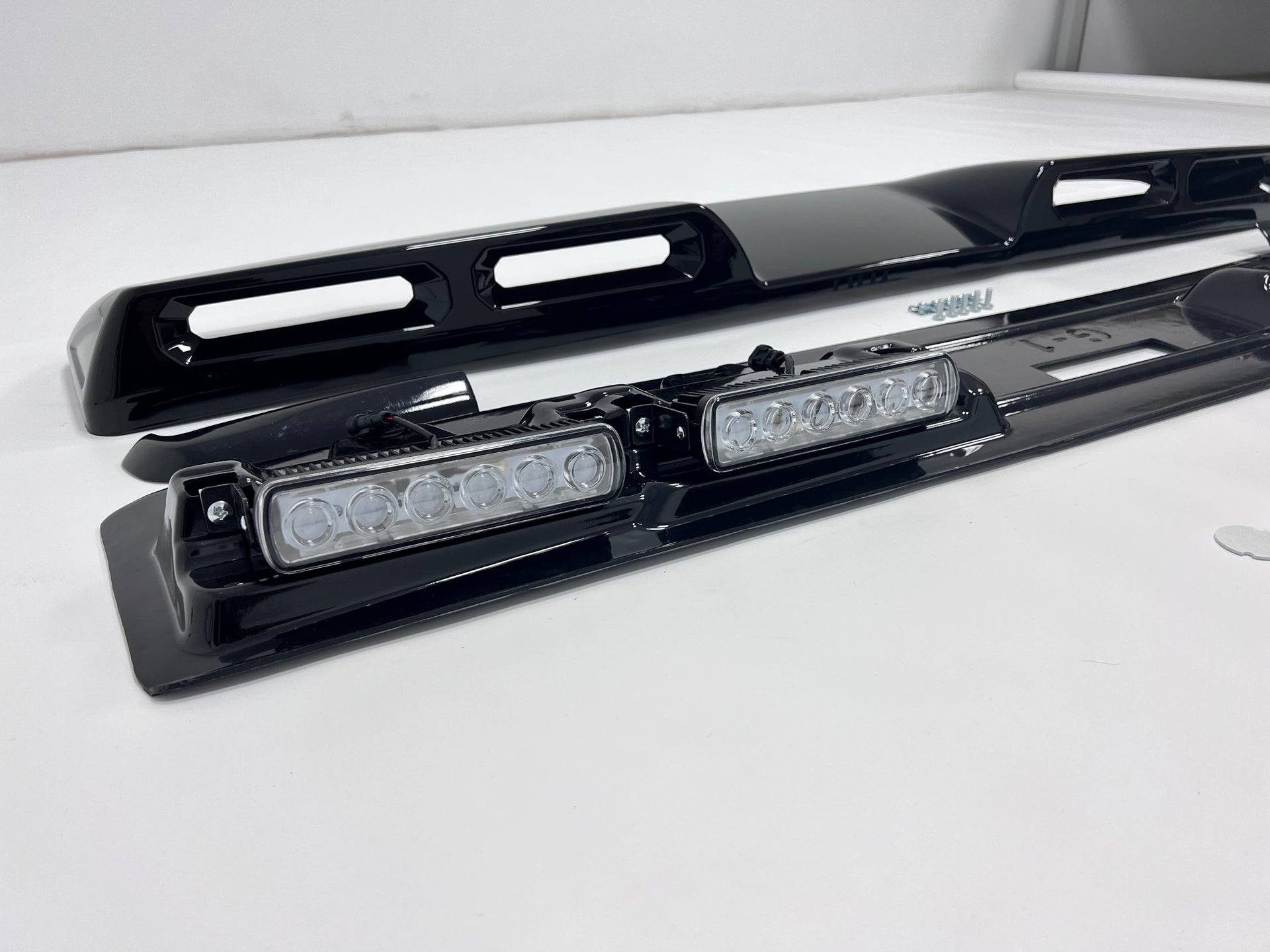Front-Spoiler-with-Light-bar-to-Mercedes-Benz-G-class-W463A-mansory-W464-G550-G63-2018-2019-2020