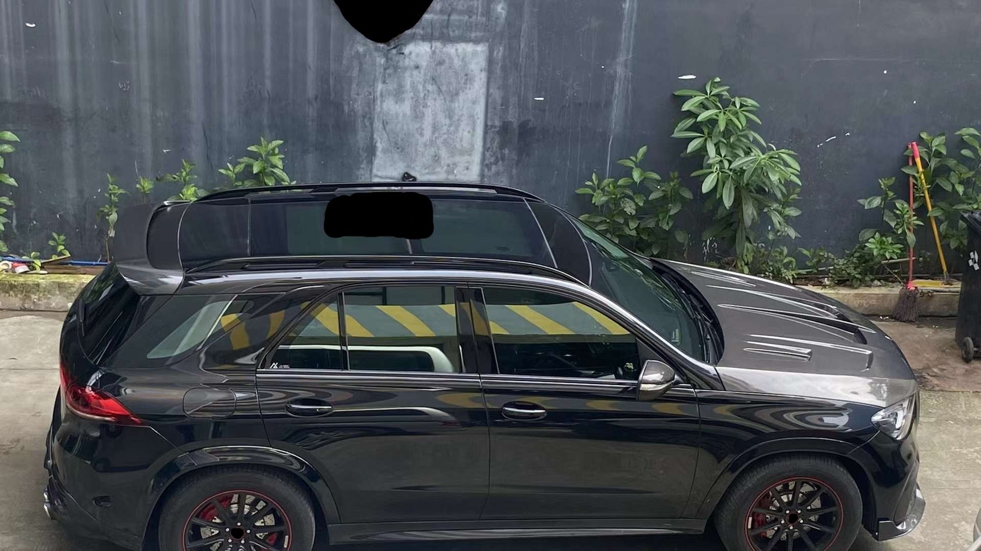 800 ROCKET Dry Carbon Body Kit For Mercedes Benz AMG GLE 63 V167 2018+  Set include:    800 ROCKET Front Lip 800 ROCKET Front Lip Add-on Parts  800 ROCKET Front Grille 800 ROCKET Rear Diffuser  800 ROCKET Fender Flares Material: Dry Carbon