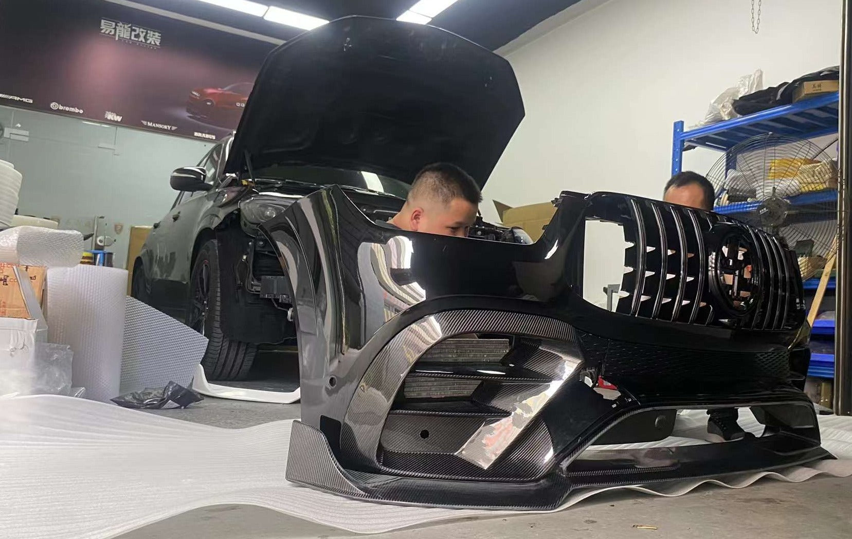 800 ROCKET Dry Carbon Body Kit For Mercedes Benz AMG GLE 63 V167 2018+  Set include:    800 ROCKET Front Lip 800 ROCKET Front Lip Add-on Parts  800 ROCKET Front Grille 800 ROCKET Rear Diffuser  800 ROCKET Fender Flares Material: Dry Carbon