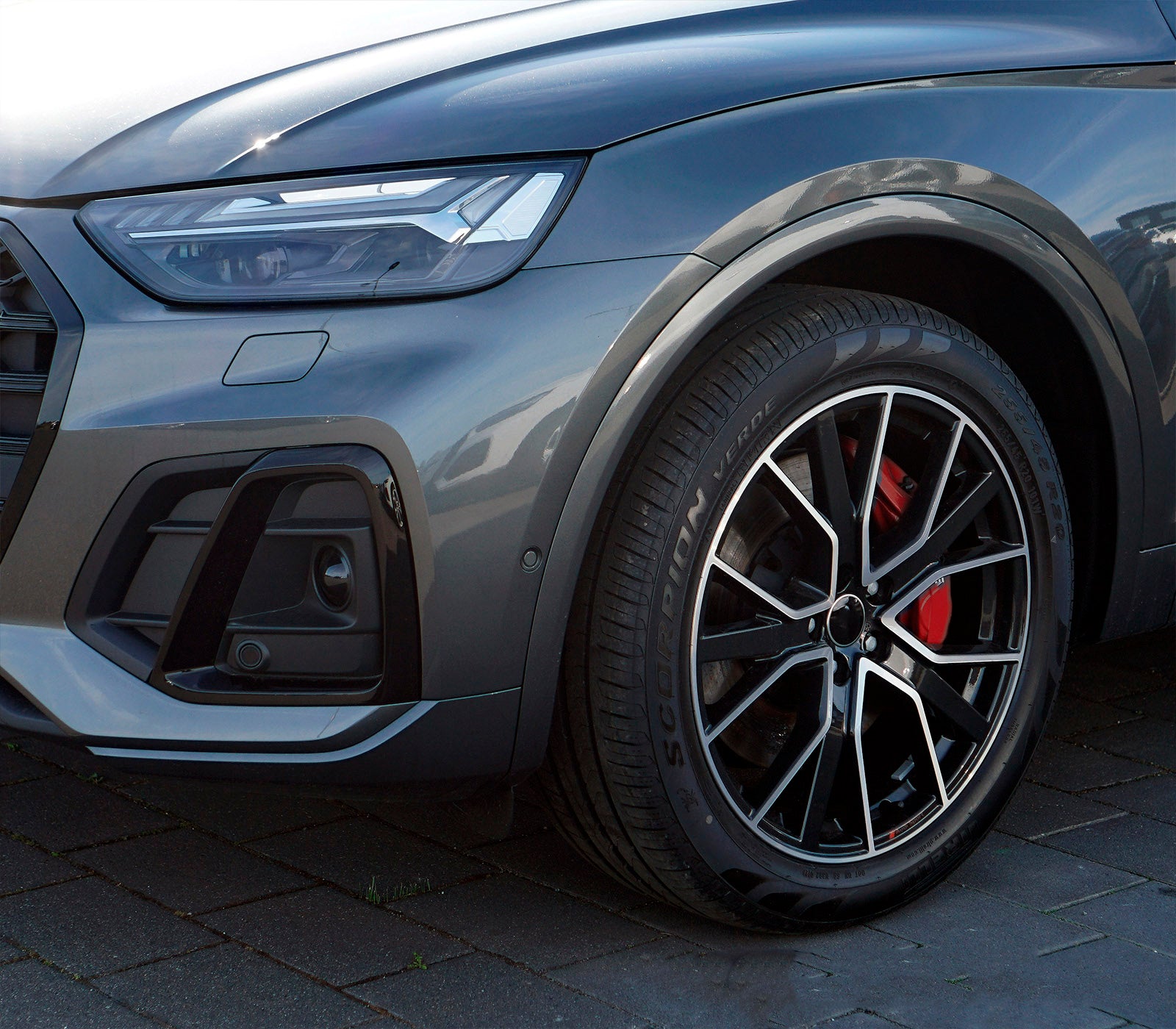 新車外し Audi Q5 19インチホイールセット アウディQ5にベルサスV.V. 