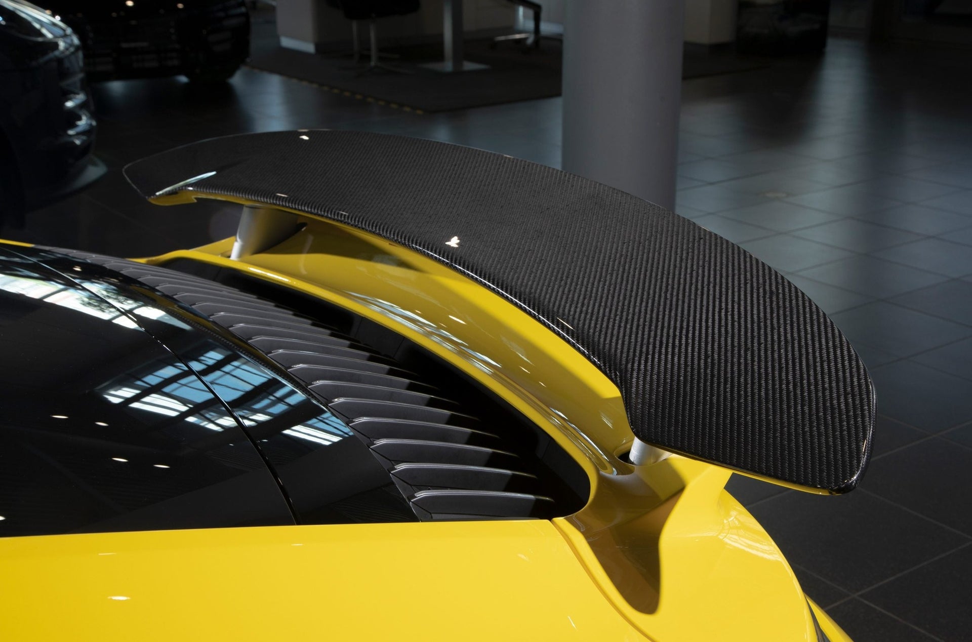 CARBON BODY KIT FOR PORSCHE 911 (992) TURBO TURBO S STOCK DESIGN