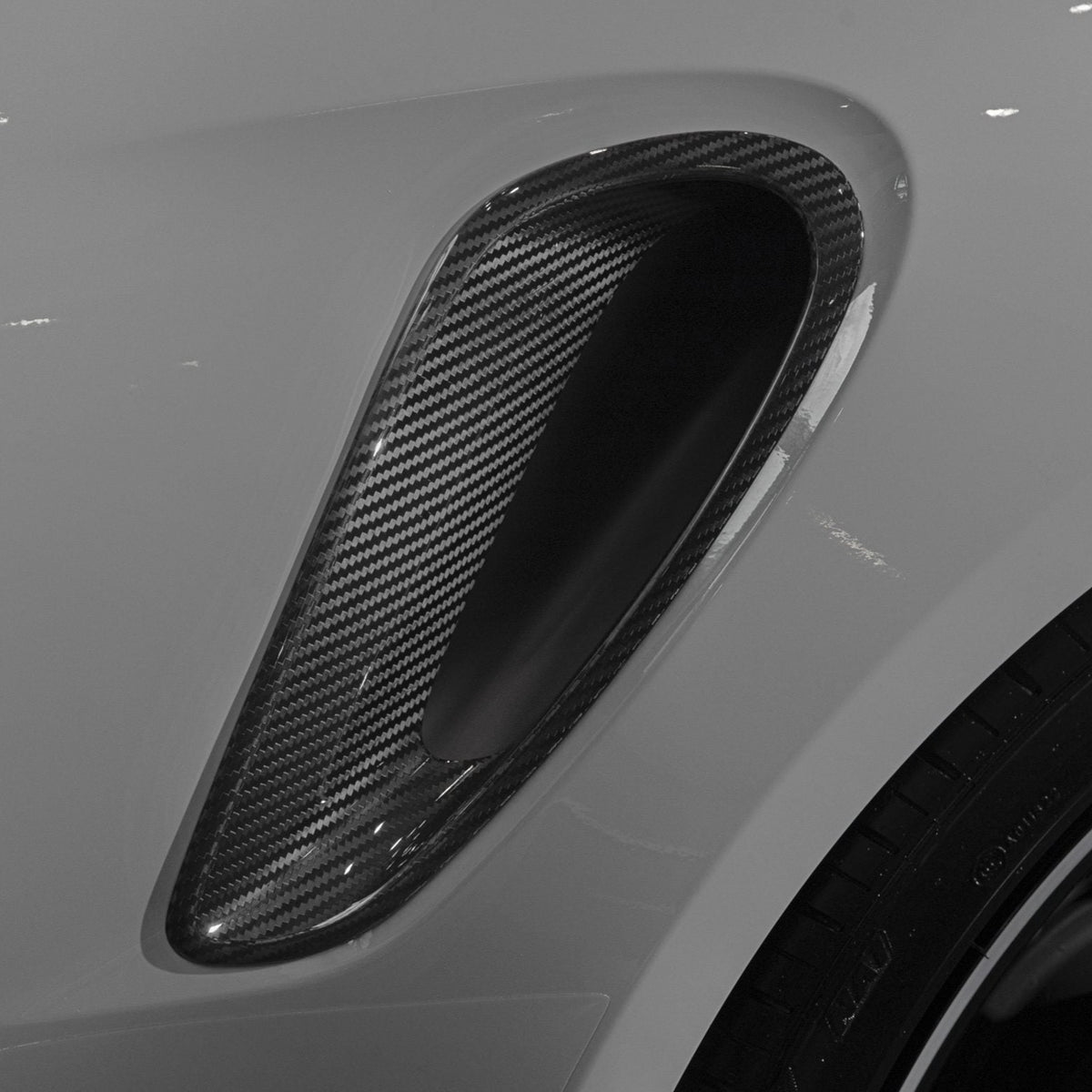 CARBON BODY KIT FOR PORSCHE 911 (992) TURBO TURBO S STOCK DESIGN