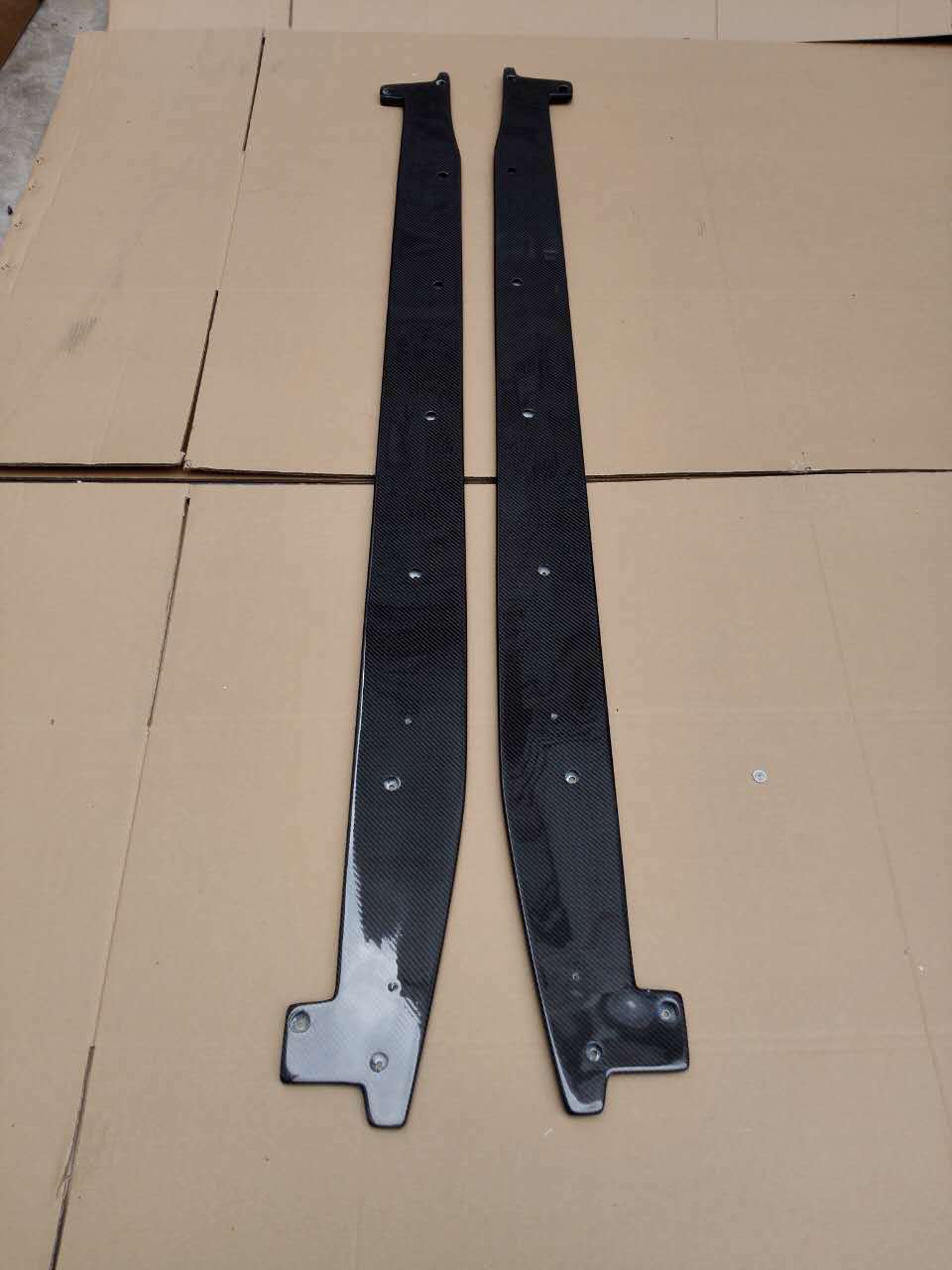 CARBON FIBER SIDE SKIRTS FOR AUDI R8 TYPE 42 2006-2016