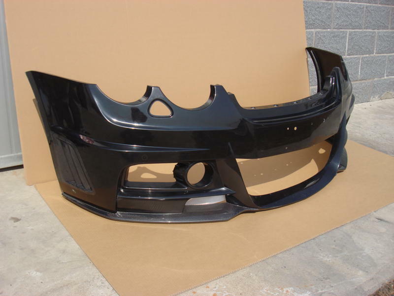 BODY KIT for BENTLEY CONTINENTAL GT 2003-2011

Set includes:

Front Bumper
Fog Lamps
Side Skirts
Rear Bumper
Stop Signal Light for the Rear Bumper

Trunk Spoiler

Material: Fiberglass.

NOTE: Professional installation is required.