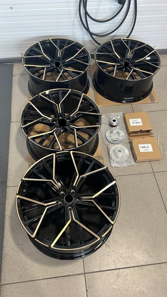 811 M STYLE We manufacture premium quality forged wheels rims for   BMW iX iX40 iX50 iX60M 2021+ in any design, size, color.  Wheels size:  Front 22 x 9,5 ET 37  Rear 22 x 9,5 ET 37  Forged wheels can be produced in any wheel specs by your inquiries and we can provide our specs  Compared to standard alloy cast wheels, forged wheels have the highest strength-to-weight ratio; they are 20-25% lighter while maintaining the same load factor.  Finish: brushed, polished, chrome, two colors, matte, satin, gloss