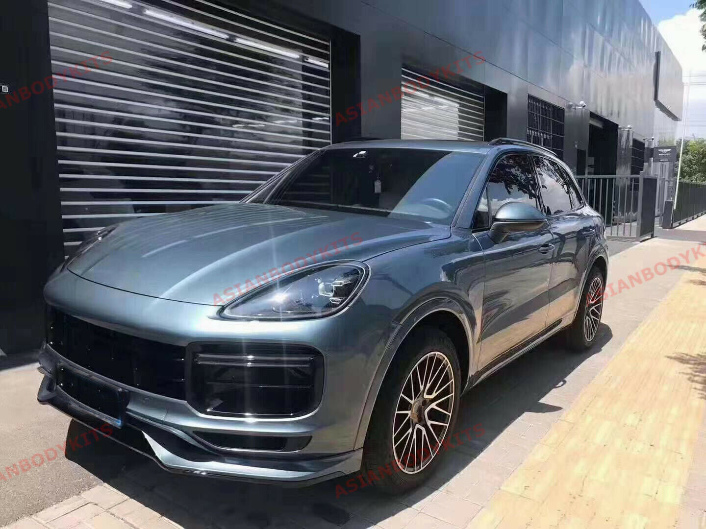BODY KIT PORSCHE CAYENNE E3 TURBO FRONT LIP DIFFUSER SPOILER