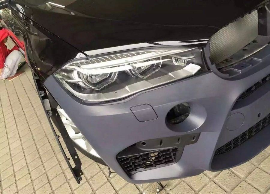 CONVERSION BODY KIT for BMW X5 F15 50i 2013 - 2018 UPGRADE to X5M STYLE 2014 - 2019

Set includes:

Front Bumper With Mesh
Front Wheel Arches
Front Fender Vents
Side Skirts
Rear Wheel Arches
Rear Bumper
Exhaust Tips (fits only 50i petrol model)

Material: Plastic PP

NOTE: Professional installation is required