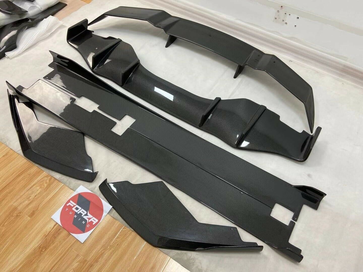 CARBON BODY KIT for LAMBORGHINI HURACAN LP610 2013-2016&nbsp;

Set includes:
Front Splitters
Side Skirts
Rear Diffuser
Wing Spoiler

Material: CARBON FIBER

NOTE: Professional installation is required

Payment ►
Visa
Mastercard
PayPal with a credit card (add 4.4% at checkout)
Payoneer
Cryptocurrency
Shipment ►
By express DHL/UPS/TNT/FedEx
To the local international airport
Special line by air
Special line by the sea
To Europe and the UK by train

Please let us know which shipping option you prefer.