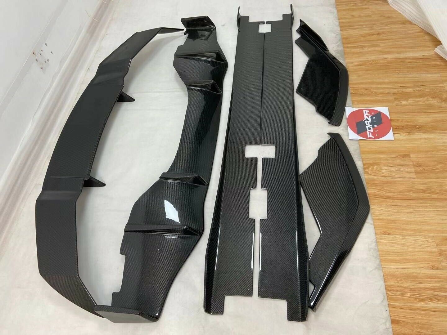 CARBON BODY KIT for LAMBORGHINI HURACAN LP610 2013-2016&nbsp;

Set includes:
Front Splitters
Side Skirts
Rear Diffuser
Wing Spoiler

Material: CARBON FIBER

NOTE: Professional installation is required

Payment ►
Visa
Mastercard
PayPal with a credit card (add 4.4% at checkout)
Payoneer
Cryptocurrency
Shipment ►
By express DHL/UPS/TNT/FedEx
To the local international airport
Special line by air
Special line by the sea
To Europe and the UK by train

Please let us know which shipping option you prefer.