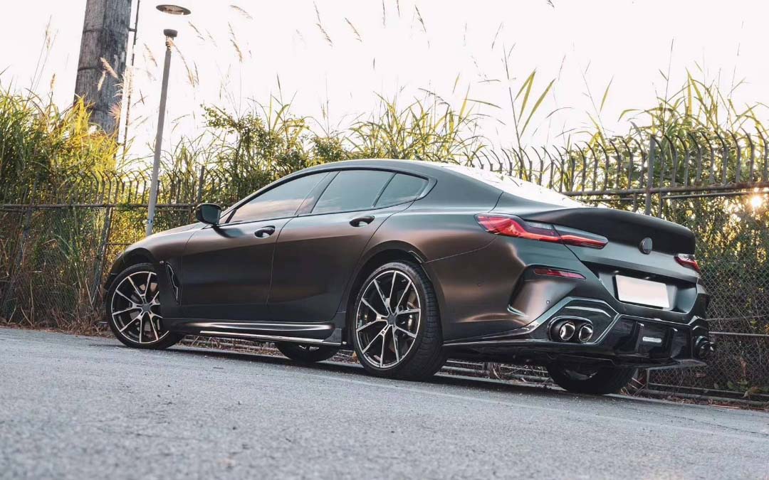 CARBON BODY KIT for BMW 8 SERIES G16 2018+&nbsp;

Set includes:

Front Lip
Front Bumper Canards
Side Skirts
Rear Diffuser

Material: Carbon

NOTE: Professional installation is required