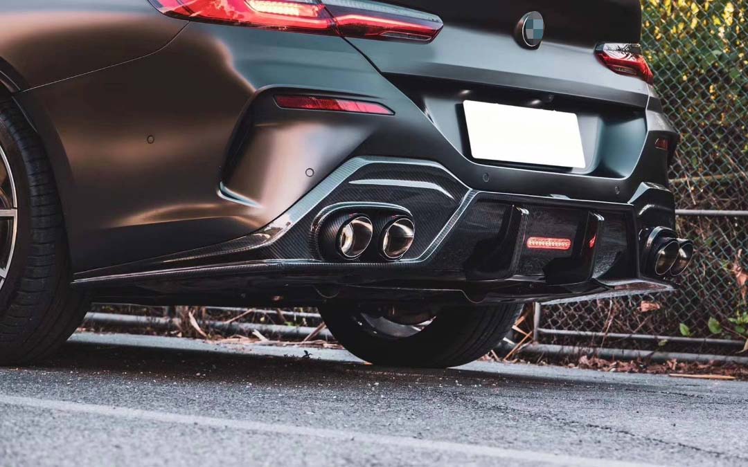 CARBON BODY KIT for BMW 8 SERIES G16 2018+&nbsp;

Set includes:

Front Lip
Front Bumper Canards
Side Skirts
Rear Diffuser

Material: Carbon

NOTE: Professional installation is required
