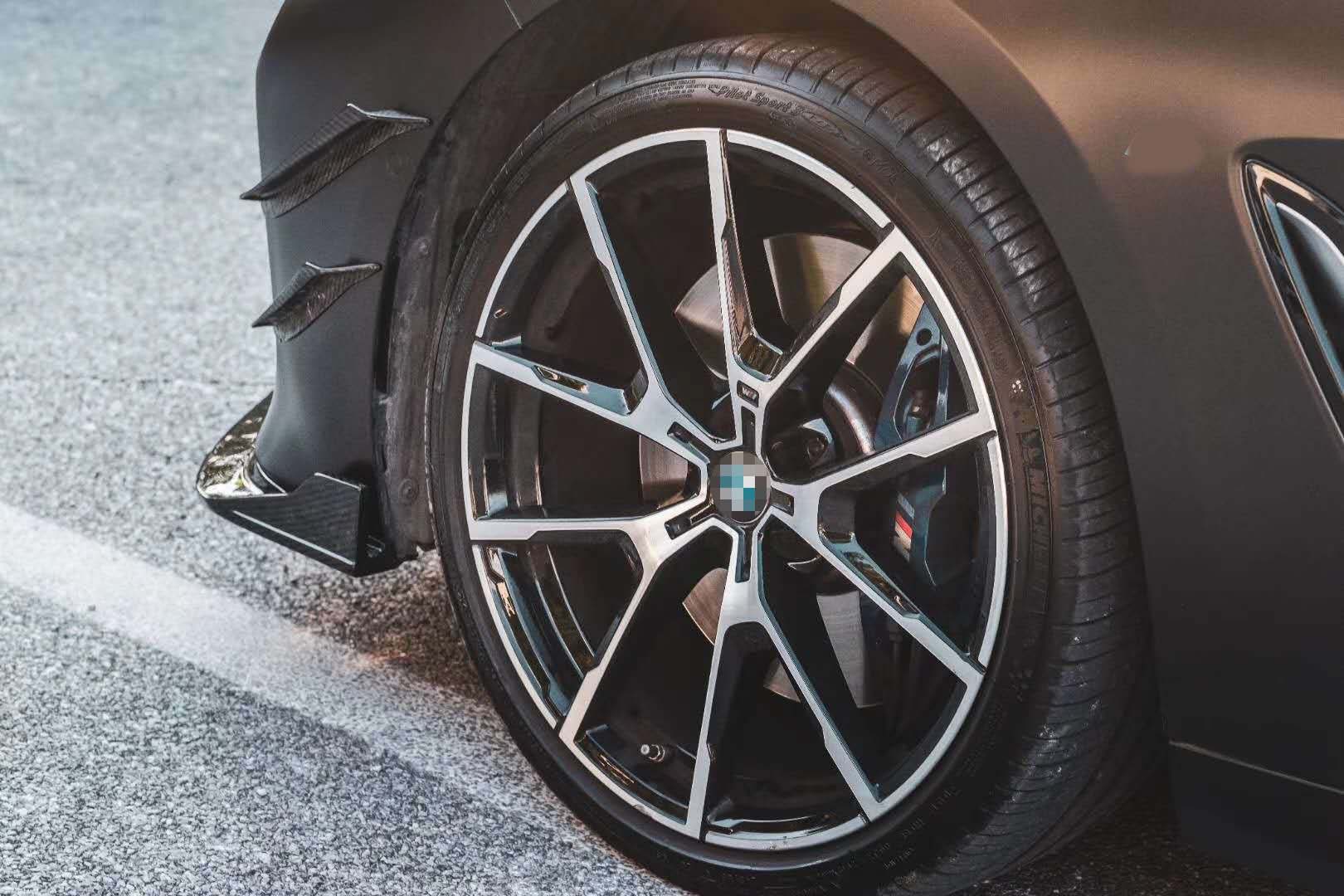 CARBON BODY KIT for BMW 8 SERIES G16 2018+&nbsp;

Set includes:

Front Lip
Front Bumper Canards
Side Skirts
Rear Diffuser

Material: Carbon

NOTE: Professional installation is required