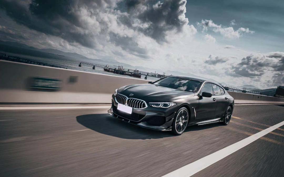 CARBON BODY KIT for BMW 8 SERIES G16 2018+&nbsp;

Set includes:

Front Lip
Front Bumper Canards
Side Skirts
Rear Diffuser

Material: Carbon

NOTE: Professional installation is required