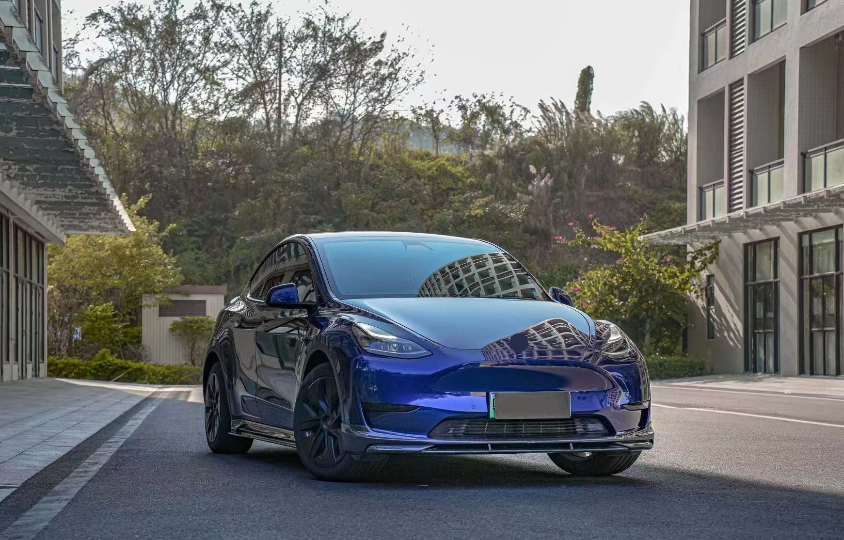 Forza Carbon Body Kit Design for Tesla Model Y  Set includes:  Front lip Side skirts  Rear diffuser Rear spoiler