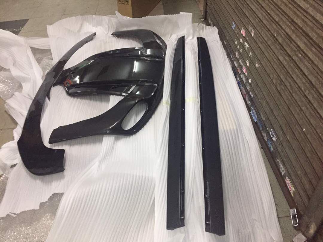CARBON FIBER BODY KIT FOR BENTLEY CONTINENTAL GT V8 W12 2011-2015

Set includes:
Carbon Front lip
Carbon Side skirts addon
Carbon Rear diffuser.&nbsp;

Material:&nbsp;&nbsp;Carbon Fiber.&nbsp;

Note: Professional installation is required. Cutting of rear bumper light bracket is required. Sometimes need cut new diffuser locally to clear the rear suspension. Carbon rear diffuser available in two types: for V8 and W12 engines. Please specify your engine type when placing an order.