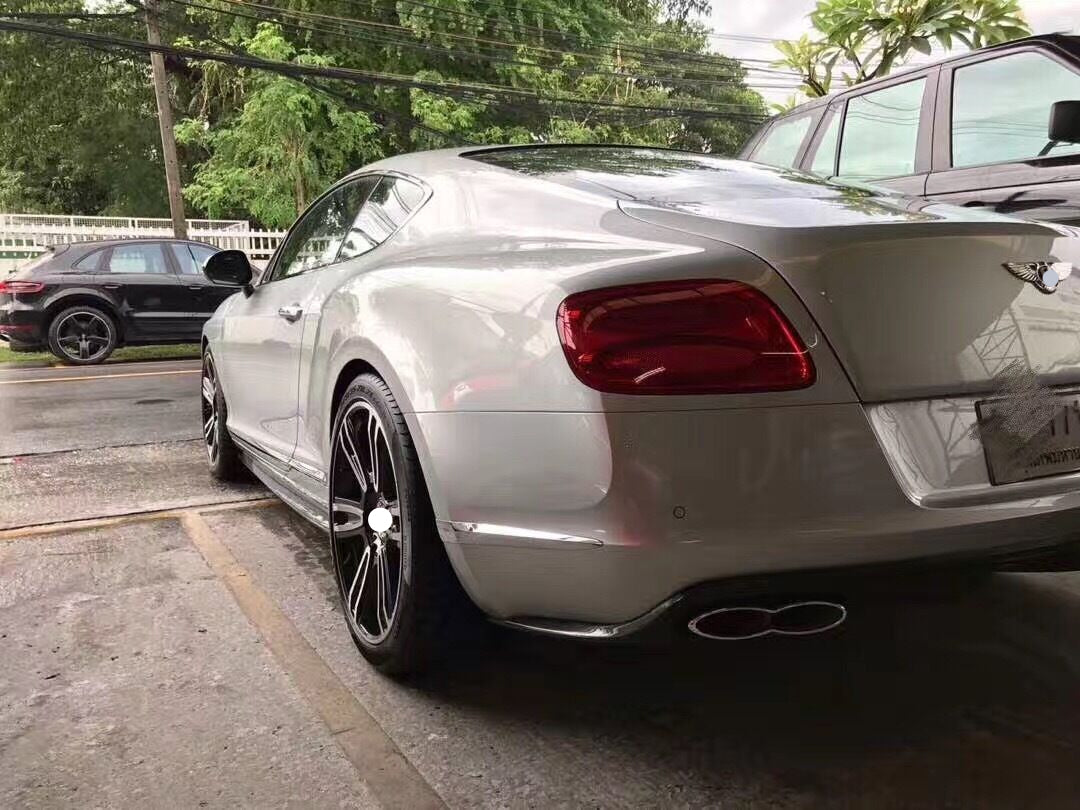 CARBON FIBER BODY KIT FOR BENTLEY CONTINENTAL GT V8 W12 2011-2015

Set includes:
Carbon Front lip
Carbon Side skirts addon
Carbon Rear diffuser.&nbsp;

Material:&nbsp;&nbsp;Carbon Fiber.&nbsp;

Note: Professional installation is required. Cutting of rear bumper light bracket is required. Sometimes need cut new diffuser locally to clear the rear suspension. Carbon rear diffuser available in two types: for V8 and W12 engines. Please specify your engine type when placing an order.