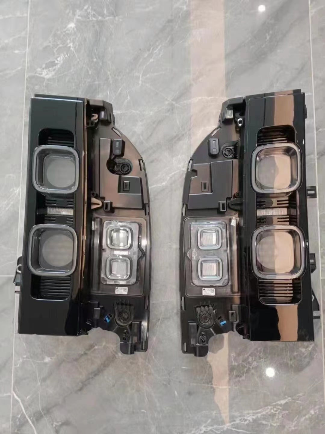 DEFENDER-NEW-SMOKED-TAIL-LIGHTS-L663-90-110-2020
