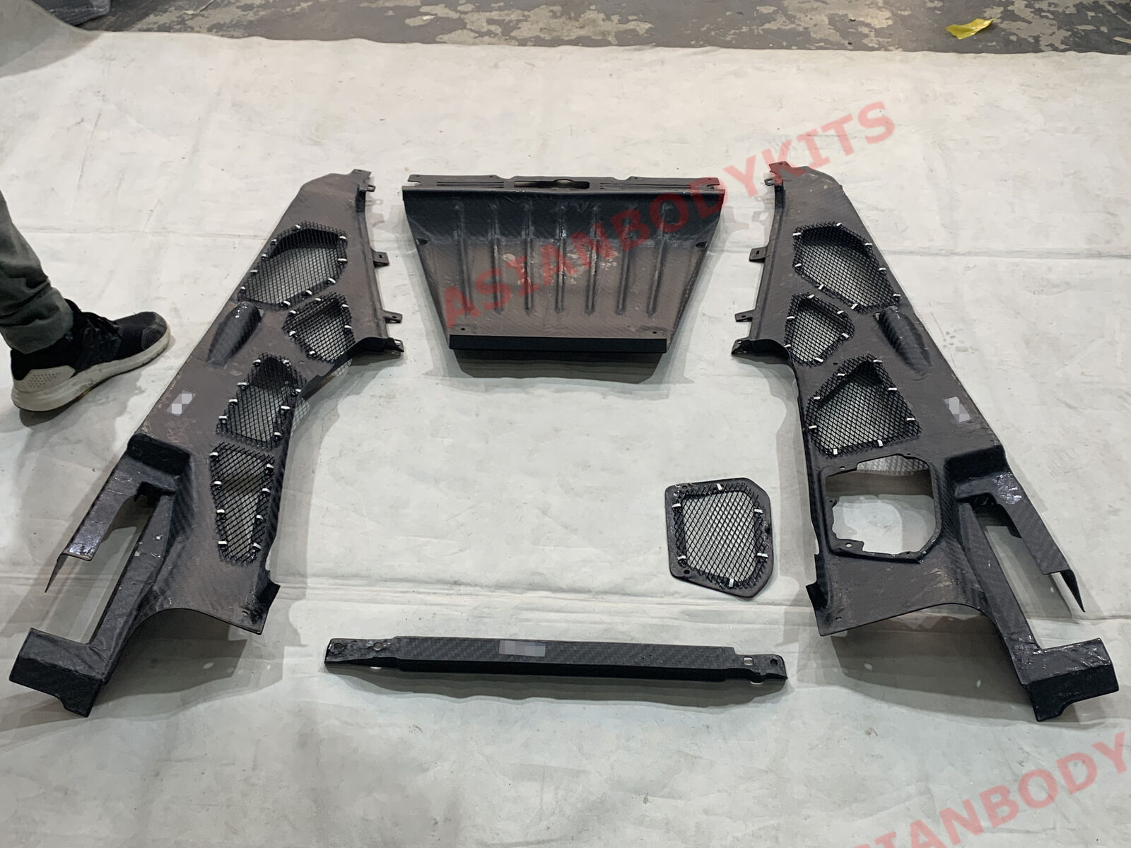 DRY CARBON ENGINE BAY COVER for LAMBORGHINI LP580 610 2014 - 2016

Set includes:

Engine Cover
Engine Bay Panel
Firewall Panel

Material: Dry Carbon