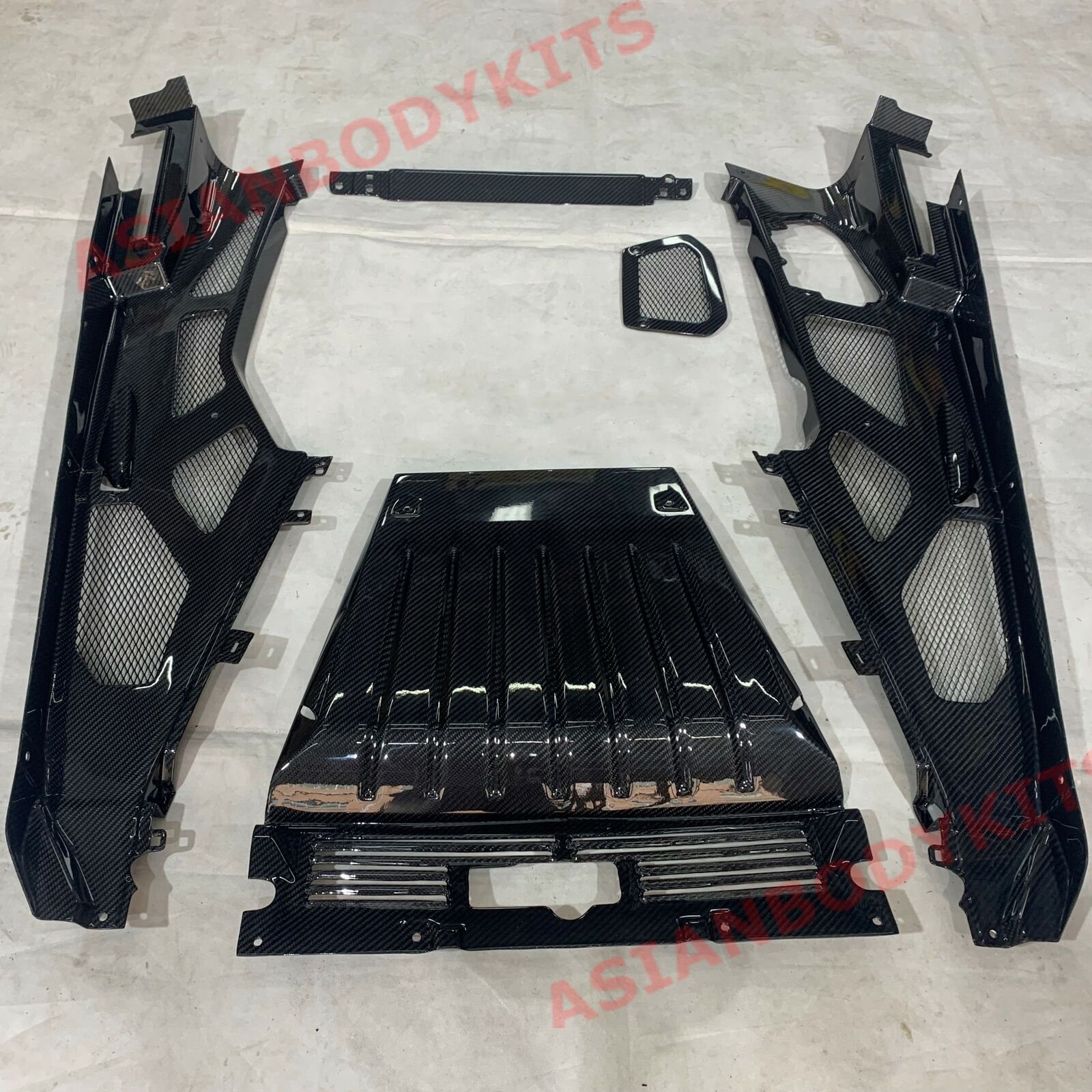 DRY CARBON ENGINE BAY COVER for LAMBORGHINI LP580 610 2014 - 2016

Set includes:

Engine Cover
Engine Bay Panel
Firewall Panel

Material: Dry Carbon