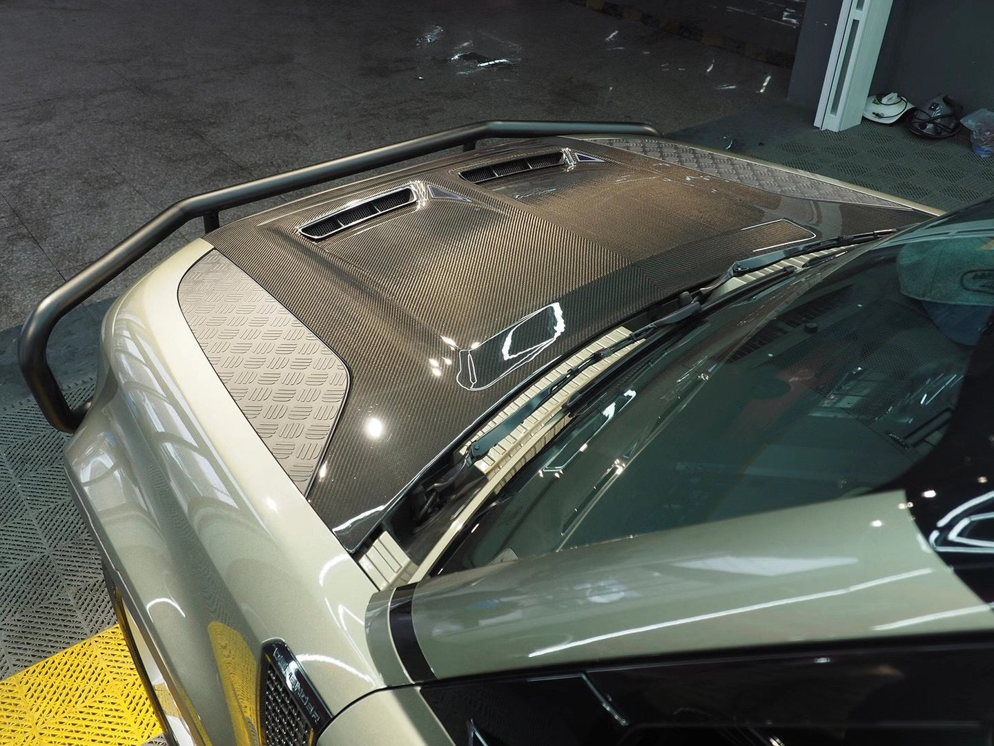 SVR Style hood for land rover defender l663 110 90
