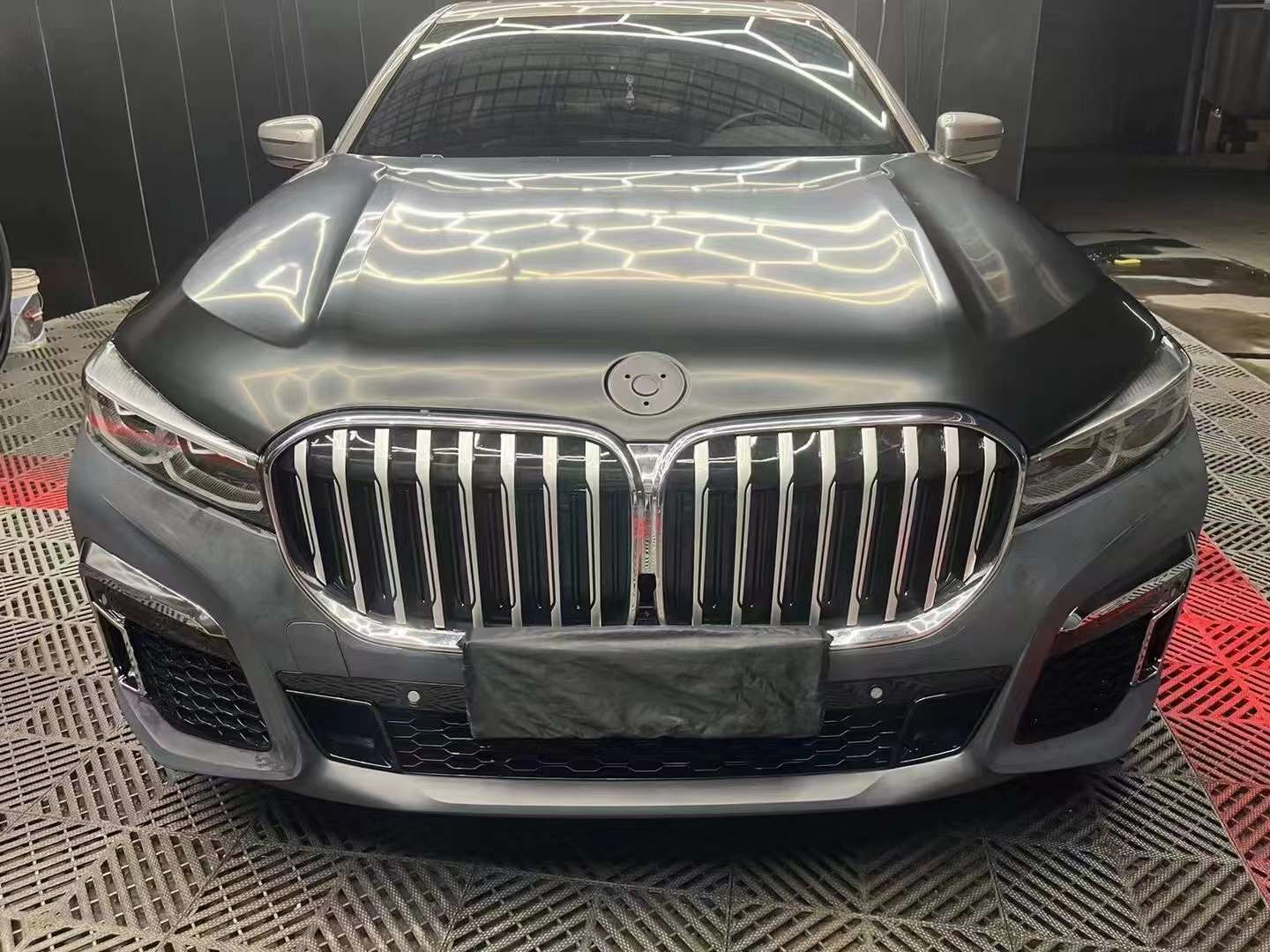 CONVERSION BODY KIT FOR BMW 7 SERIES G12 2016 - 2019 UPGRADE to BMW 7 SERIES G12 FACELIFT 2020 - 2022

Set includes:

Front Bumper Assembly

Hood / Bonnet
Front Fenders
Front Grille
Headlights
Side Skirts
Rear Bumper Assembly
Tail Lights
Rear Diffuser with Exhaust tips

Material: Fiberglass

Note: Professional installation is required. Headlights fit only if you have led headlights, not laser