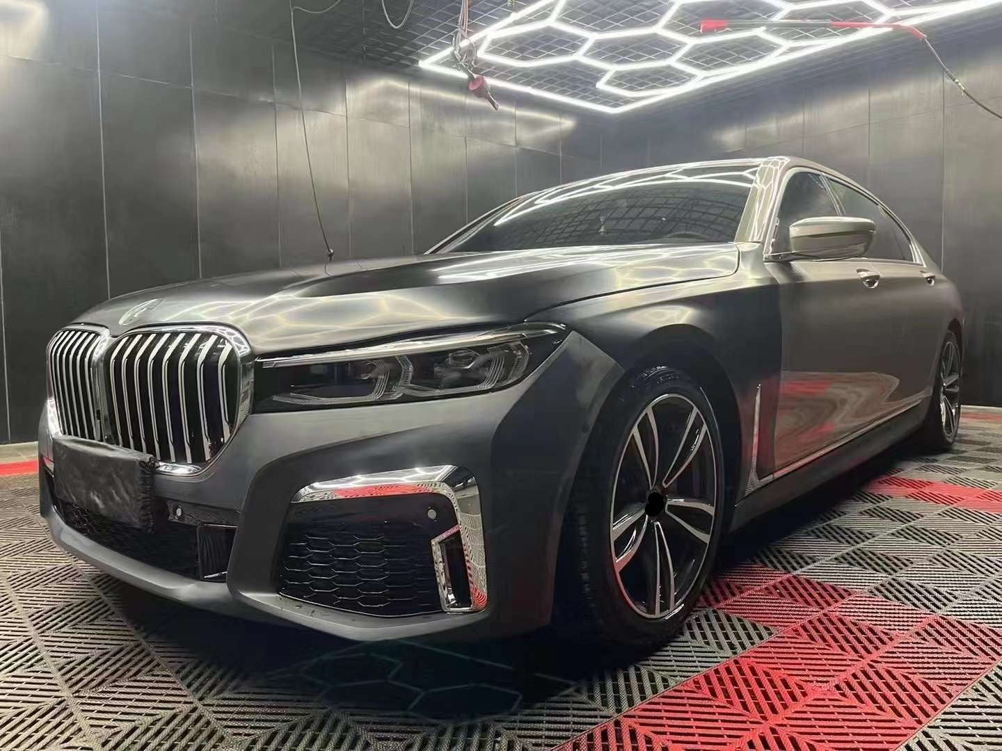 CONVERSION BODY KIT FOR BMW 7 SERIES G12 2016 - 2019 UPGRADE to BMW 7 SERIES G12 FACELIFT 2020 - 2022

Set includes:

Front Bumper Assembly

Hood / Bonnet
Front Fenders
Front Grille
Headlights
Side Skirts
Rear Bumper Assembly
Tail Lights
Rear Diffuser with Exhaust tips

Material: Fiberglass

Note: Professional installation is required. Headlights fit only if you have led headlights, not laser