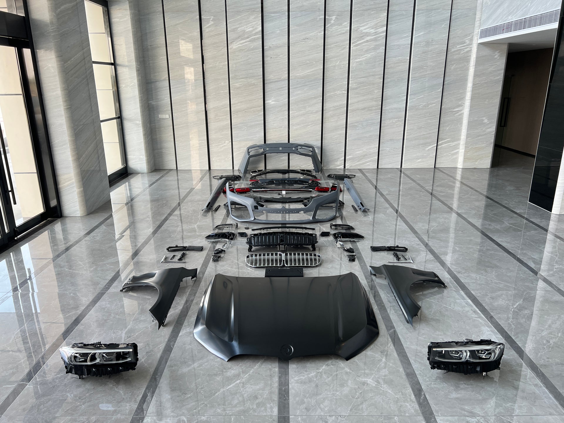 CONVERSION BODY KIT FOR BMW 7 SERIES G12 2016 - 2019 UPGRADE to BMW 7 SERIES G12 FACELIFT 2020 - 2022

Set includes:

Front Bumper Assembly

Hood / Bonnet
Front Fenders
Front Grille
Headlights
Side Skirts
Rear Bumper Assembly
Tail Lights
Rear Diffuser with Exhaust tips

Material: Fiberglass

Note: Professional installation is required. Headlights fit only if you have led headlights, not laser